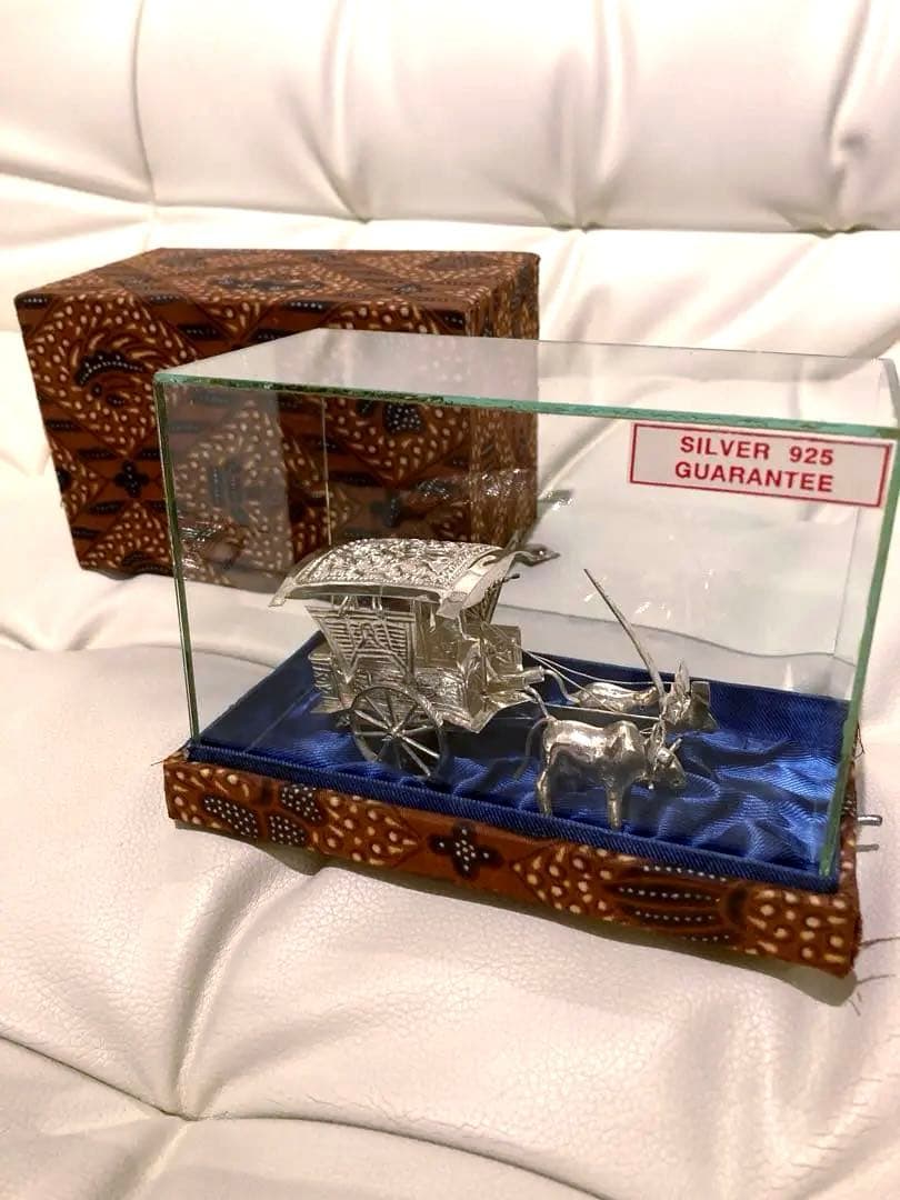 シルバー925 馬車　ガラスケース入り置き物