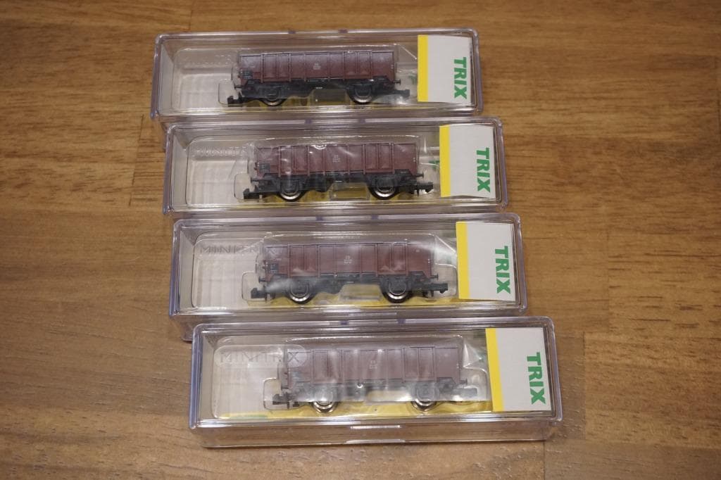 MINITRIX 品番１５１９４　バラシ　ＤＢ（ドイツ）　有蓋貨車　４両編成