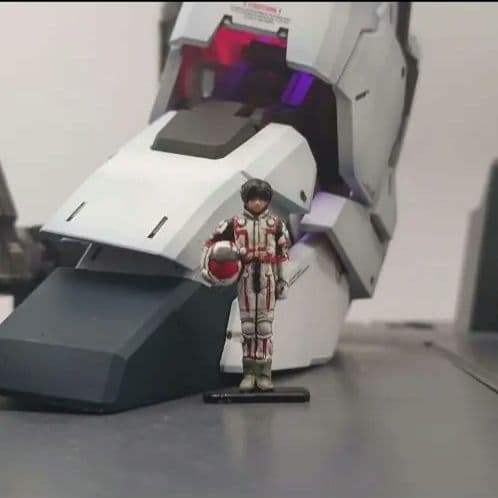 PG パーフェクトグレード ユニコーンガンダム　塗装完成品　LED内蔵