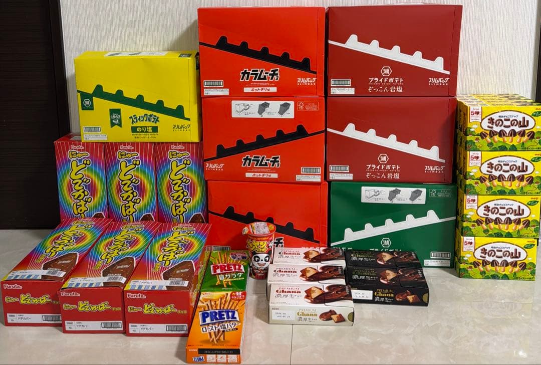 お菓子まとめ売り　どでかばー　きのこの山　ポッキー　ヤンヤンつけボー他