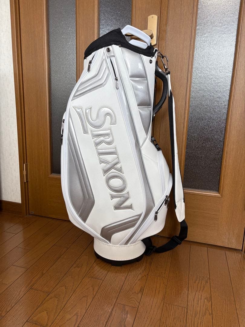 【新品未使用】スリクソン　ホワイトシルバー　キャディバッグ　2025年モデル