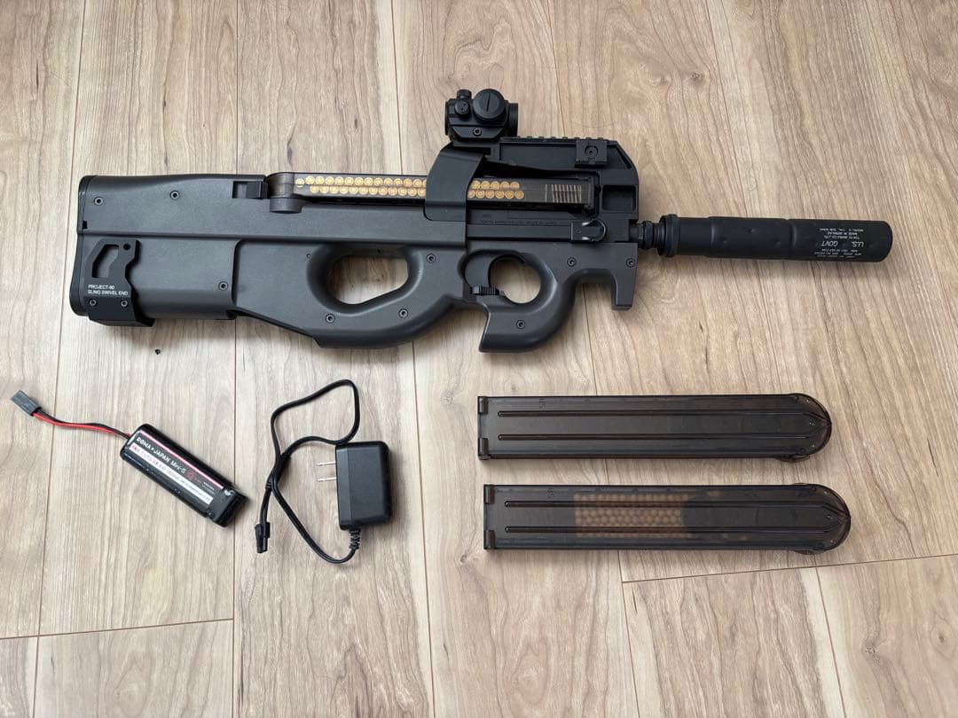 電動ガン東京マルイP90とハンドガン東京マルイFN5-7セット