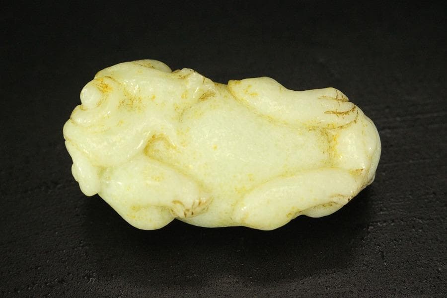 中国美術 白玉 刻猪 根付 置物 5.7cmx3.1cm(HA423)