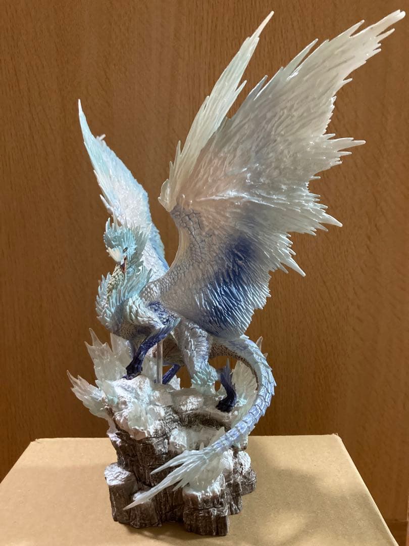 モンスターハンターワールド　アイスボーン　同梱フィギュア　イヴェルカーナ　PS4