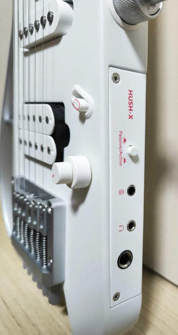 Donnerヘッドレスギター HUSH-X　ホワイト美品　トラベルギター