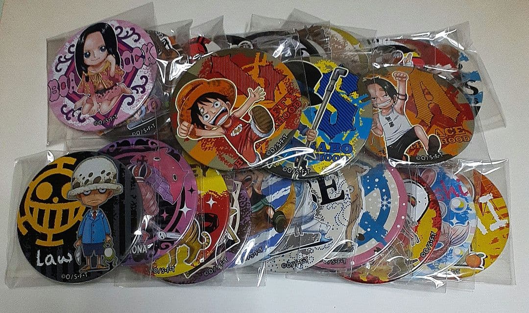 ワンピース　麦わらストア　輩　缶バッジ　YELLOW　24種　※シャンクス傷有り