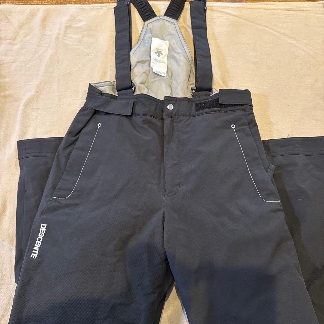 美品　DESCENTE 子ども用スキーウェア 黒140〜150cm