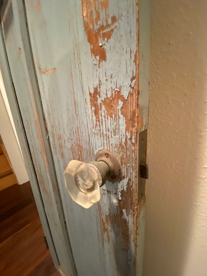 アンティークすぎるドア