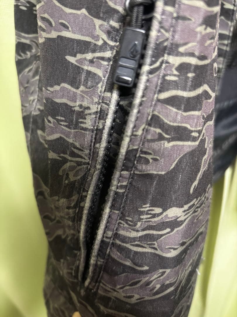 VOLCOM タイガーカモフラージュ　ジャケット