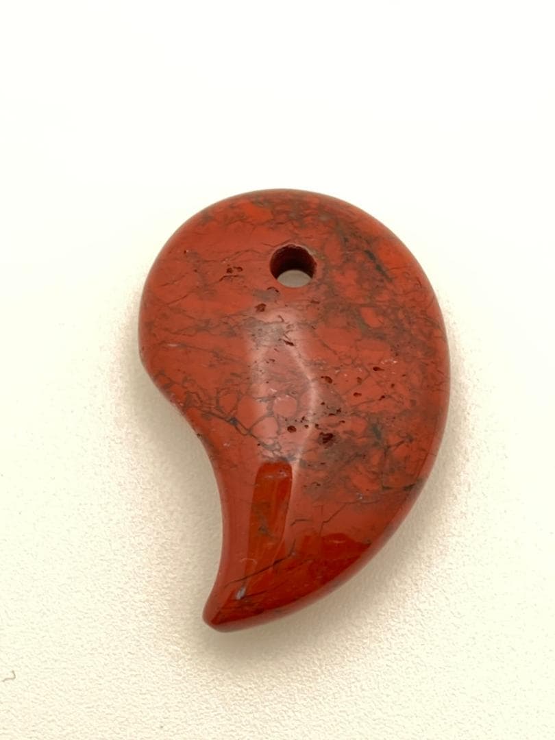 佐渡赤玉石の勾玉②