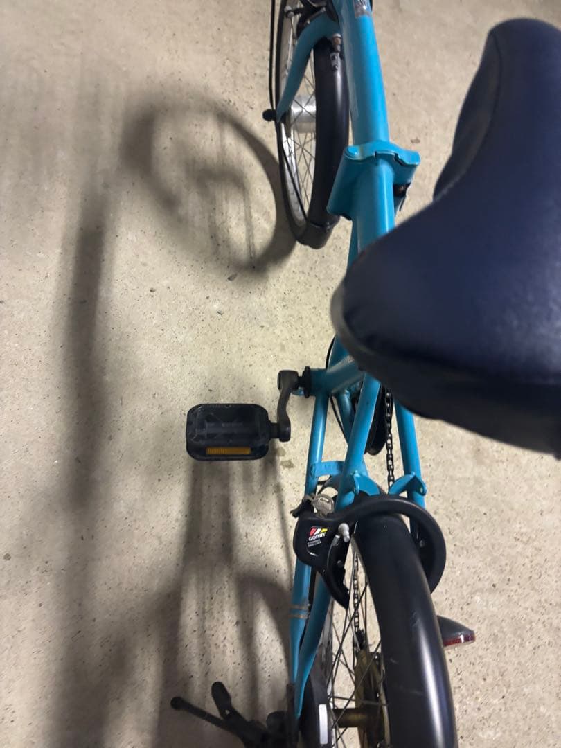 青い折りたたみ自転車 前バスケット付き