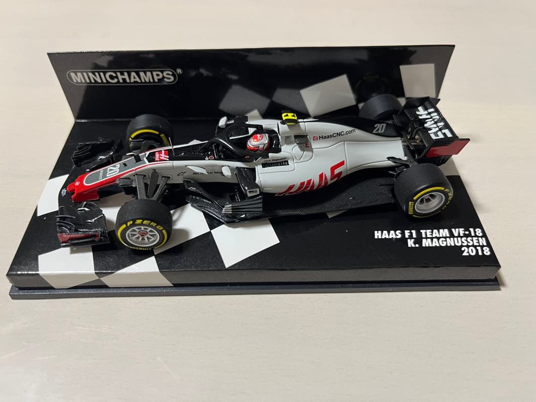 ミニチャンプス HAAS F1 TEAM 2018 K. MAGNUSSEN