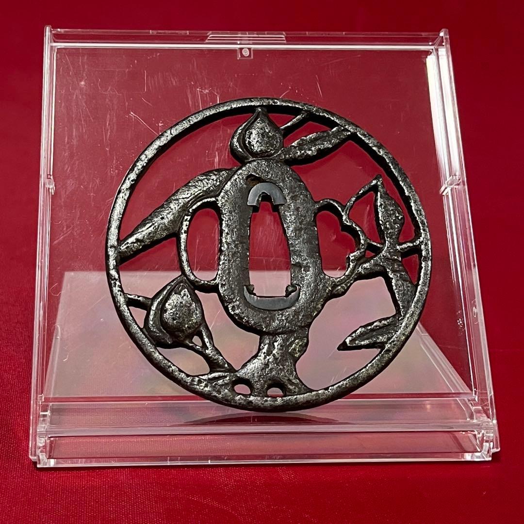 鍔　鍔　桃の図