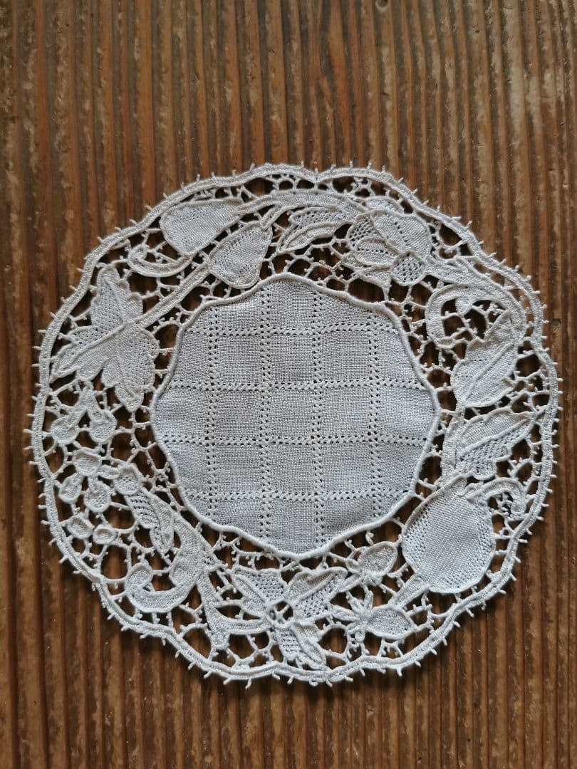 アンティーク ポワンドヴェニス ブラーノレース 薔薇と果物のニードル編みドイリー