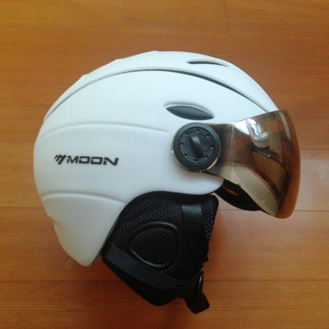 新品未使用 バイザー ヘルメット サイズ M（55cm～58cm）マットホワイト