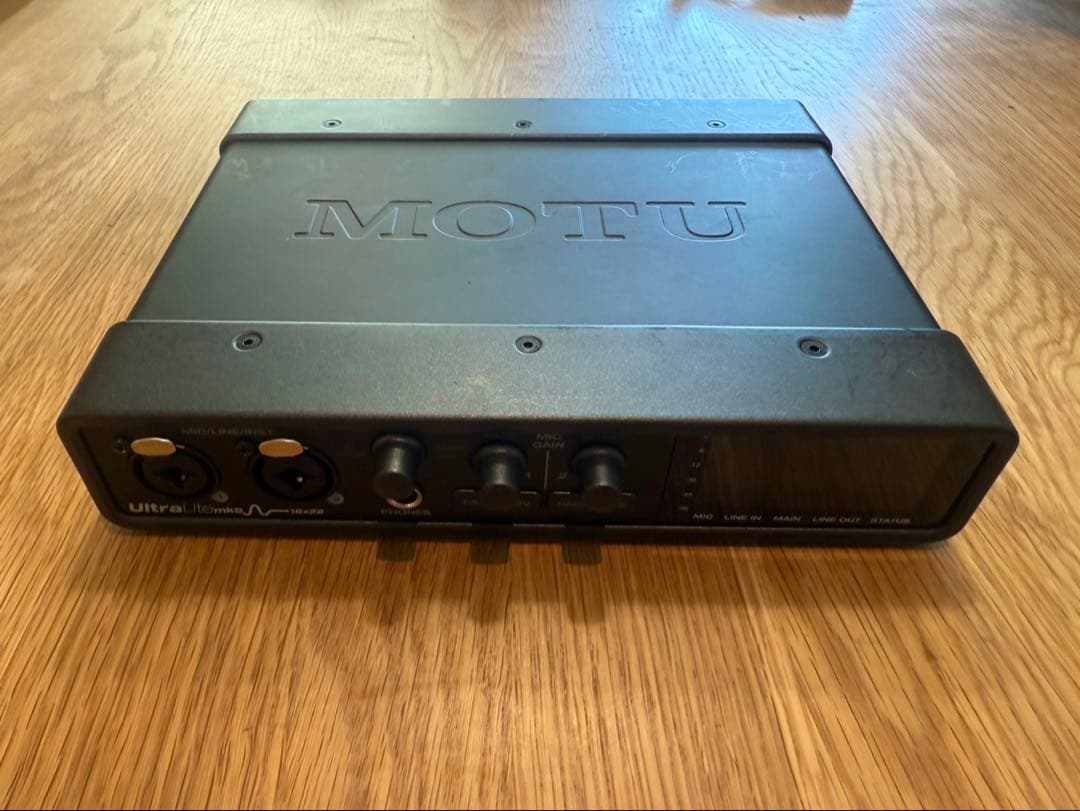 MOTUのUltraLite mk5 オーディオインターフェイス