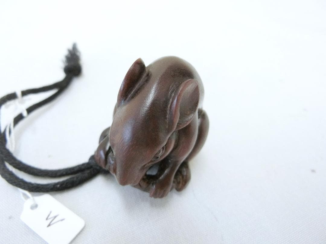 日本の美術工芸品！【根付　木製　リス ネズミ　木彫・W・提げ物　骨董古美術】収集
