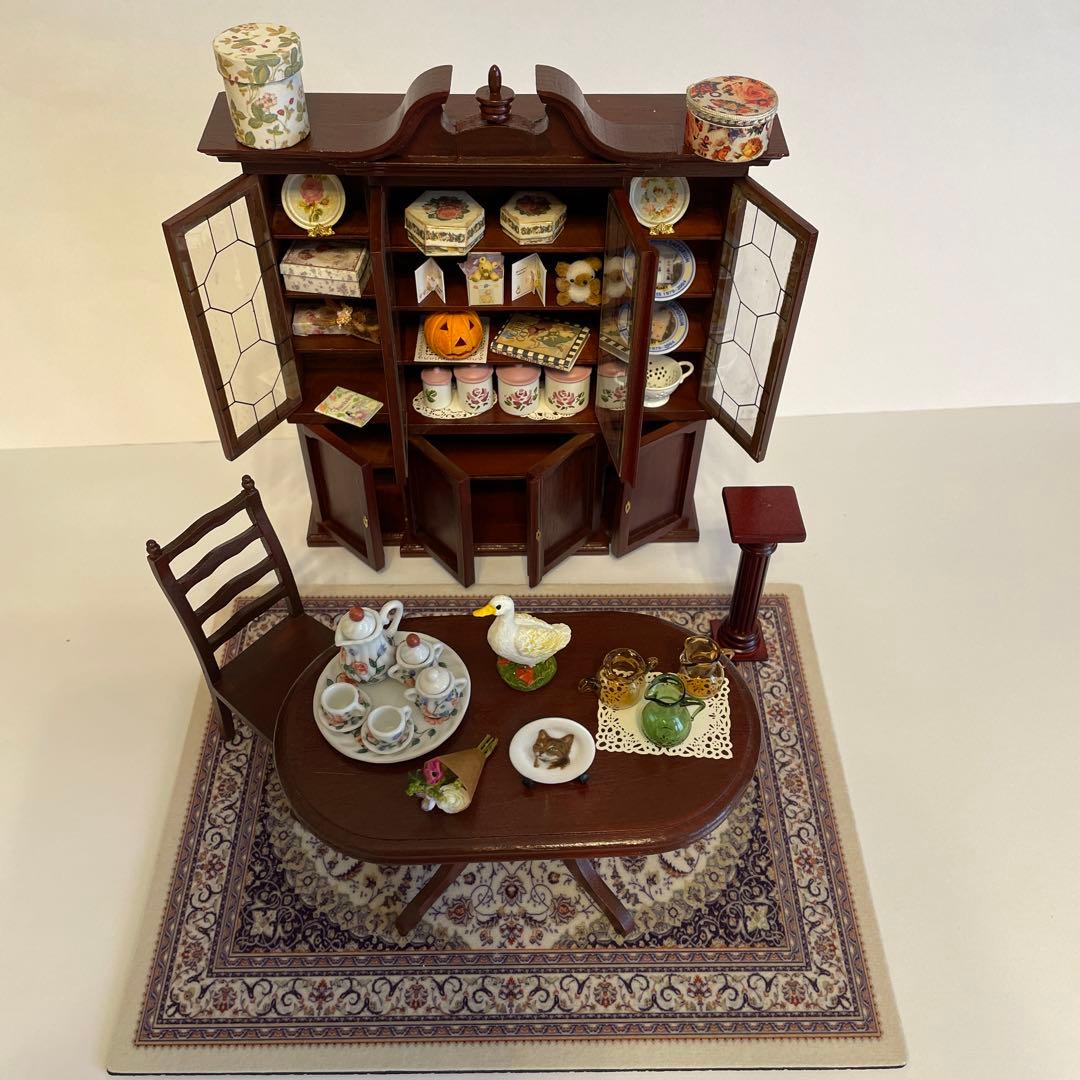 1/12ドールハウス ミニチュア●雑貨屋 アンティーク家具 リビングボード 食器