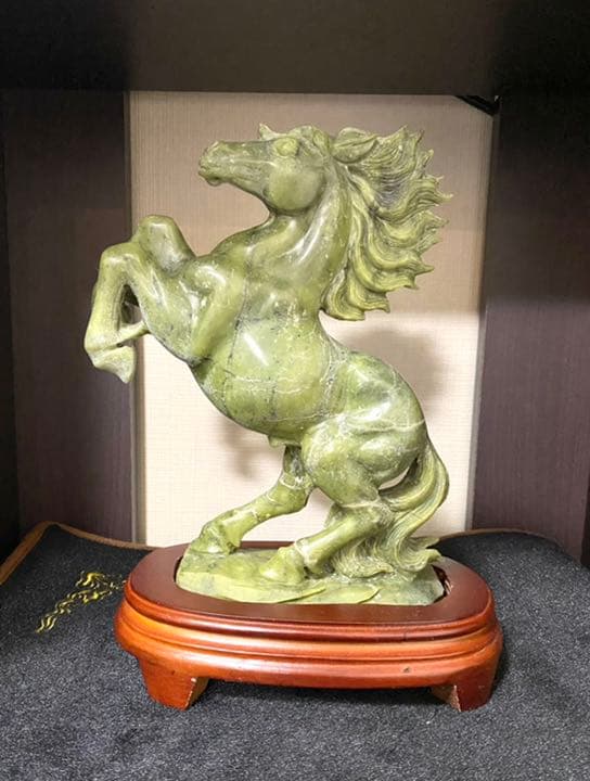 飛躍馬（天然石 岫玉石（英名 天然石サーペンチン））