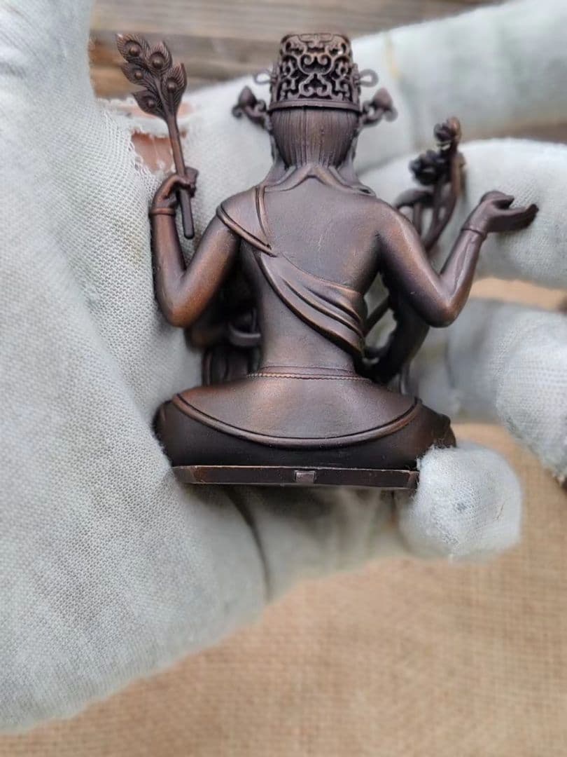 【修縁堂】真言宗 仏像 仏具 孔雀明王 置物 内蔵版 18CM