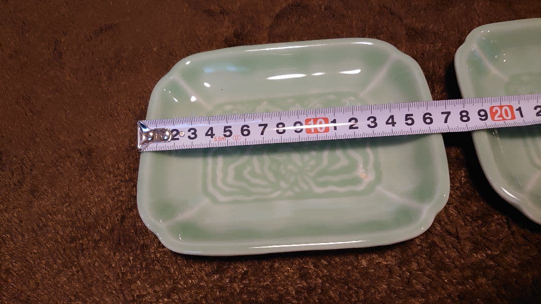 青磁　李朝青磁　角皿　陽刻　華の図　蔵出し　2客