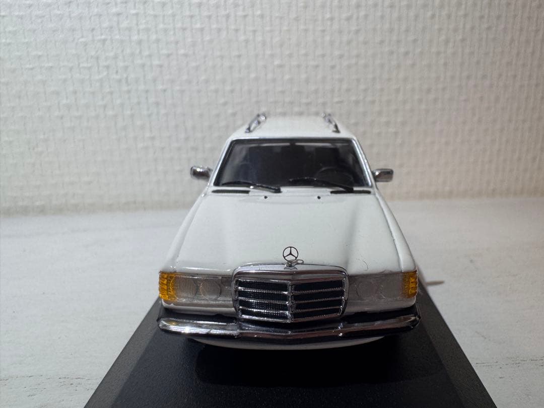Mercedes-Benz 230 TE ミニカー