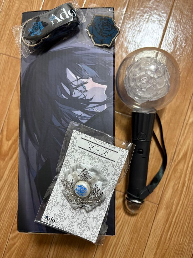 Ado マーズ　ペンライト　ブローチ　ガチャセット