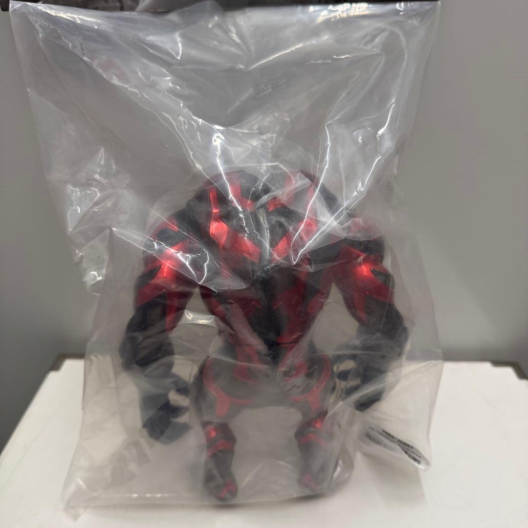 ソフビ　Momoco Studio ウルトラマンベリアル　墓場の画廊