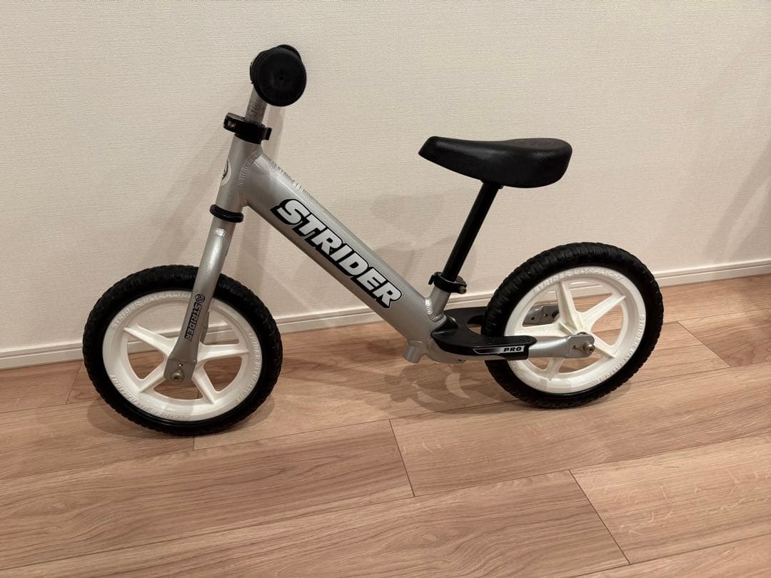 STRIDER プロ　シルバー　バランスバイク