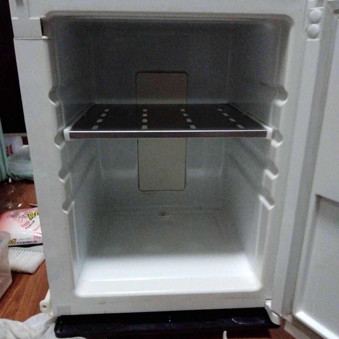 小形低温恒温器