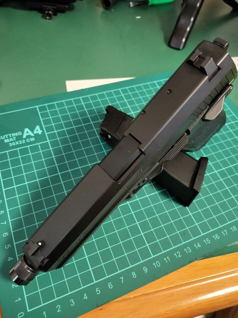東京マルイ ガスブローバックガン USP esstac実物マガジンポーチ付き