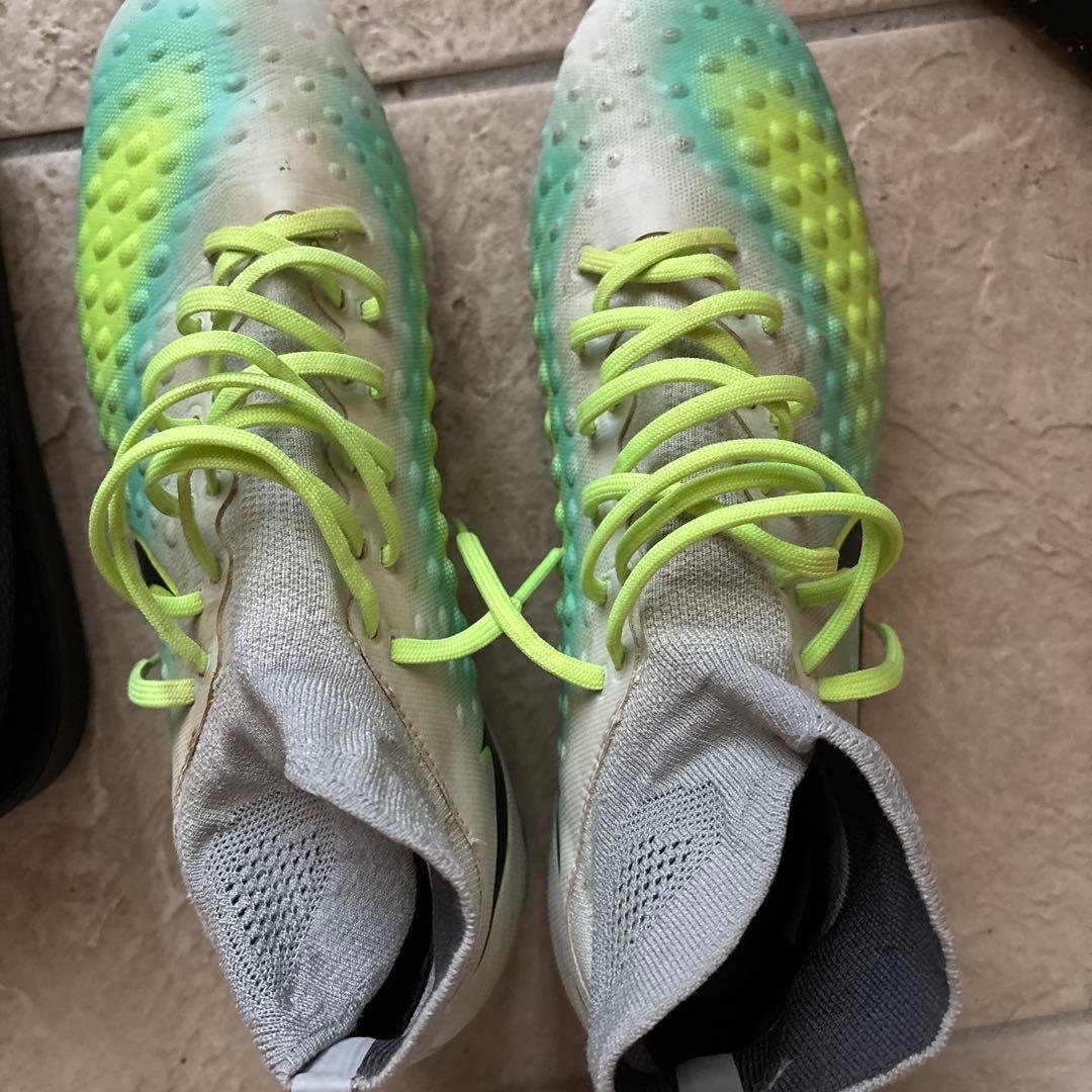 Nike Magista Obra II FG（マジスタ オブラ 2 FG）