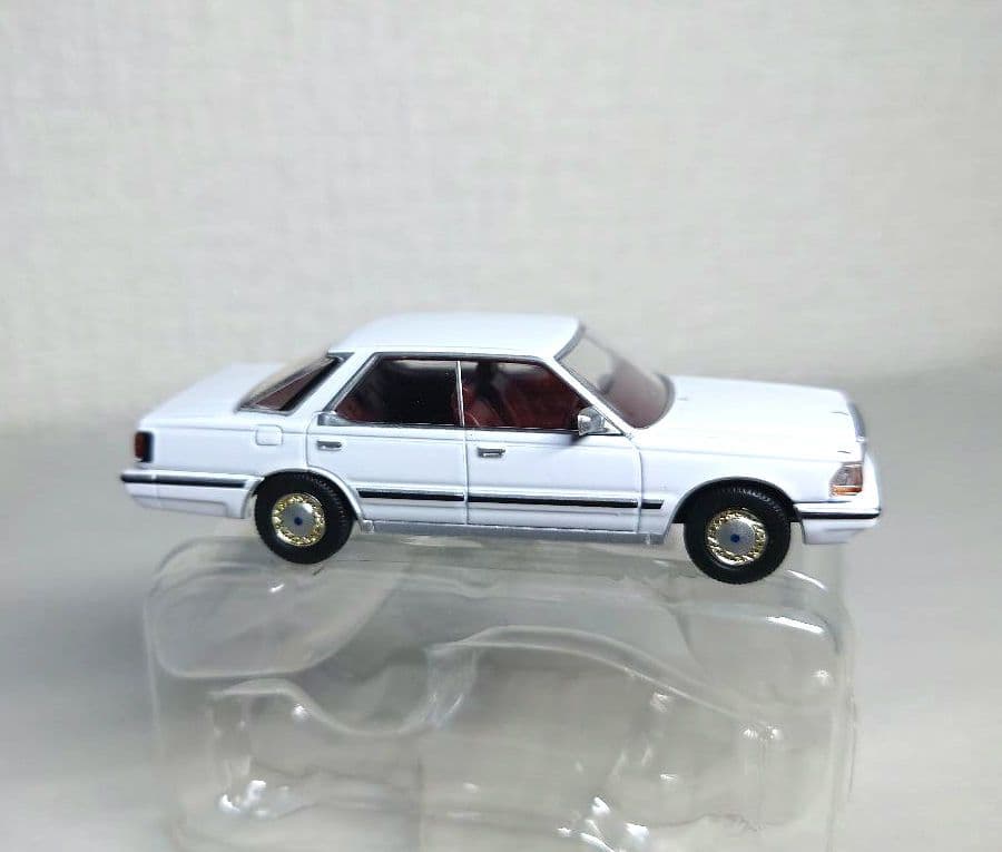 トミカリミテッドヴィンテージネオ　日産グロリアV30ターボブロアム（85年式）