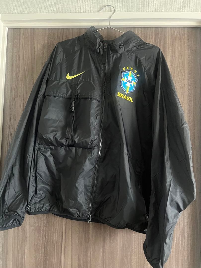 【値下げ中】Nike ブラジル ウィンドブレーカー USサイズ