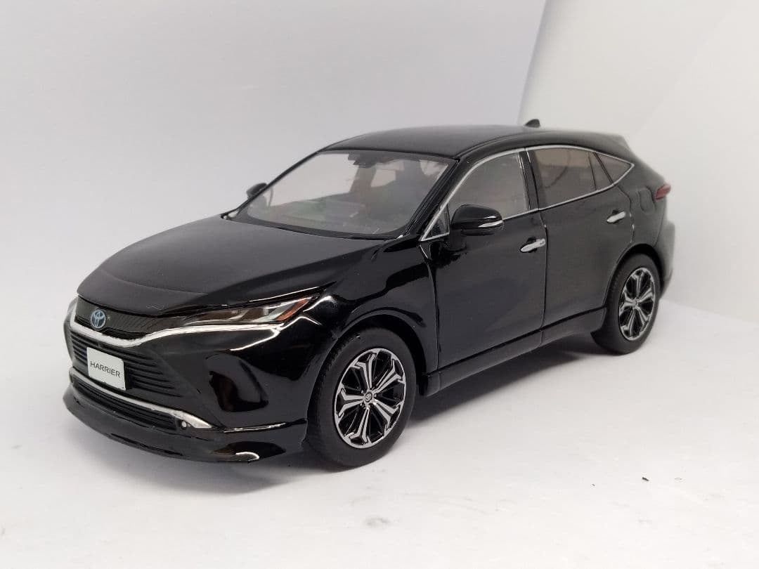 トヨタ ハリアー ブラック　カラーサンプル　1/30　ミニカー