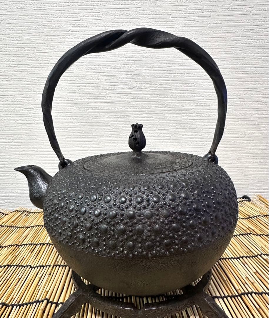 良品、保管品　南部岩鋳造　捻鉉　１５型　東雲亀甲　南部鉄瓶　南部鉄器　鉄瓶