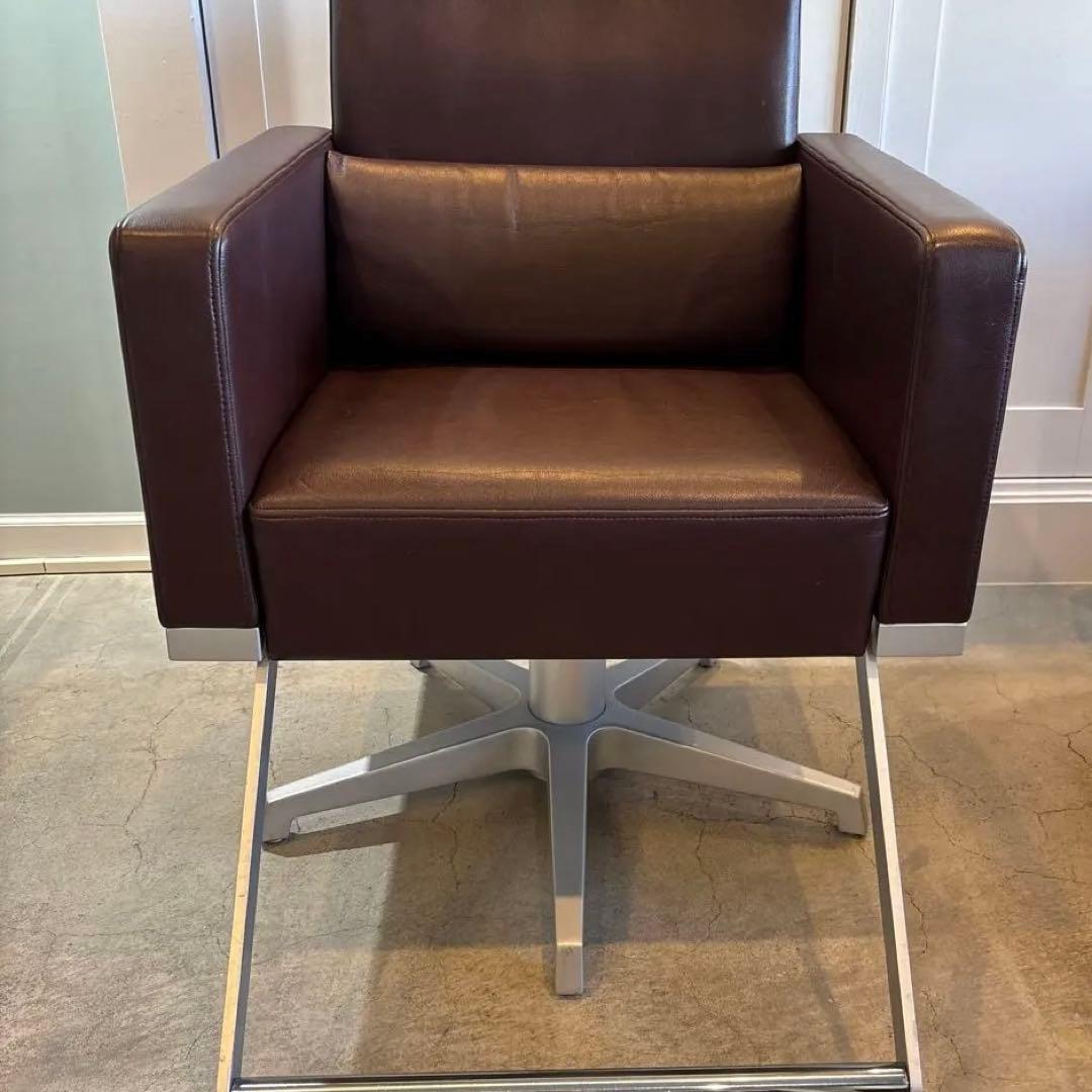 タカラベルモント　Lim 01 スタイリングチェア