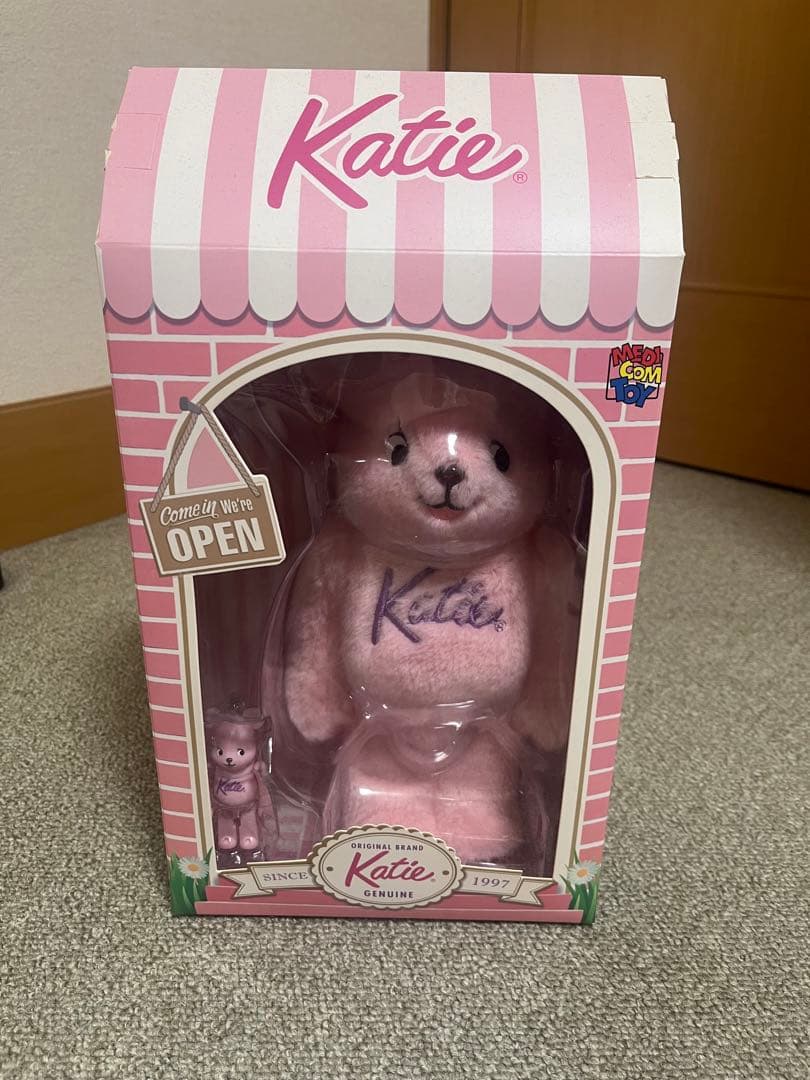 【レア品・完売品】ベアブリック　ケイティ