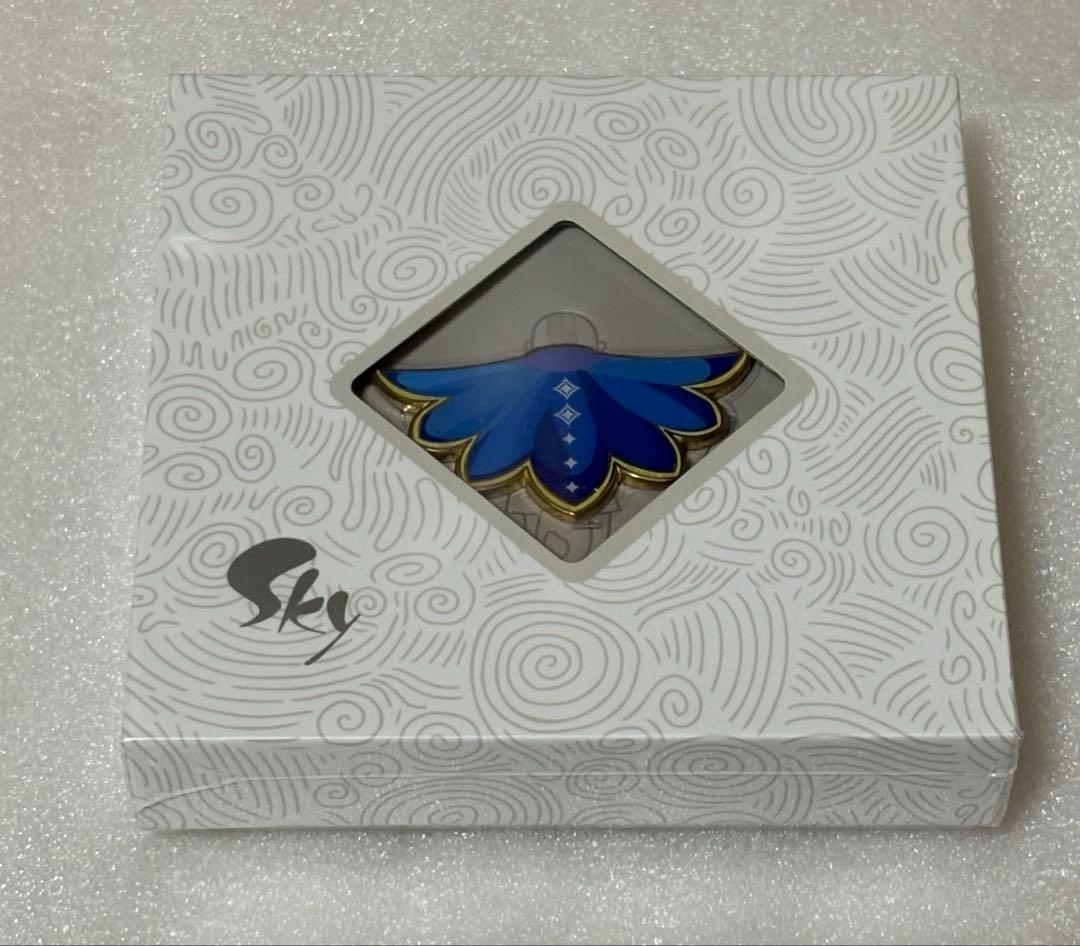 Sky 星を紡ぐ子どもたち ピンバッジ 花びらケープ