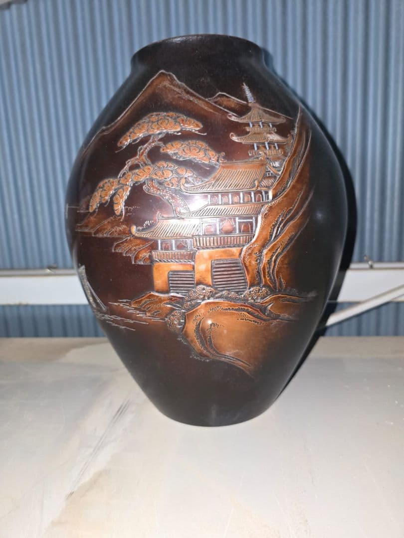 非常に品質の高い日本の伝統的な型がボディに刻まれています 非常にきれいな。