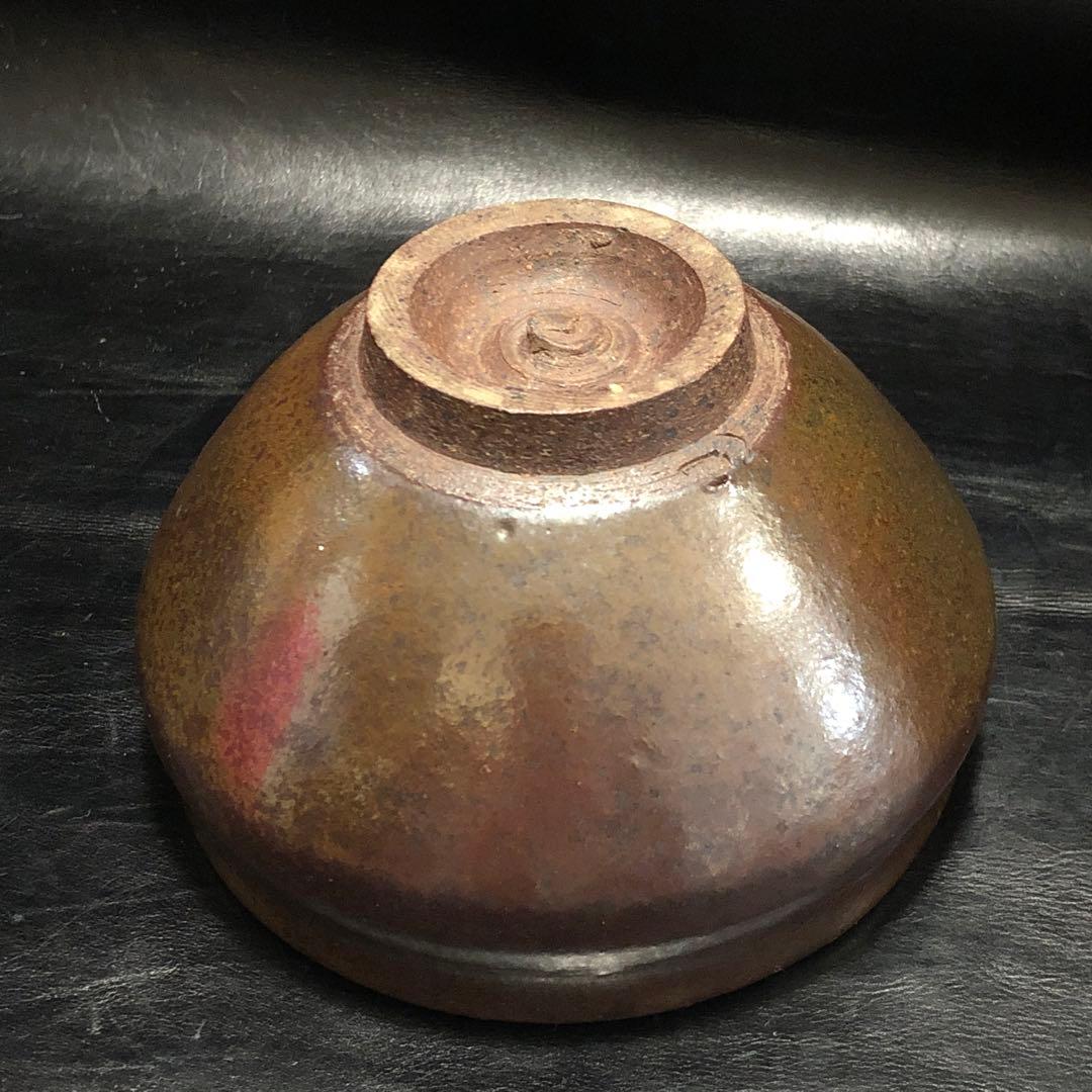 美しい古美術◆蔵から釉薬の垂れがある焦げ茶色の抹茶茶碗が出て来ました。