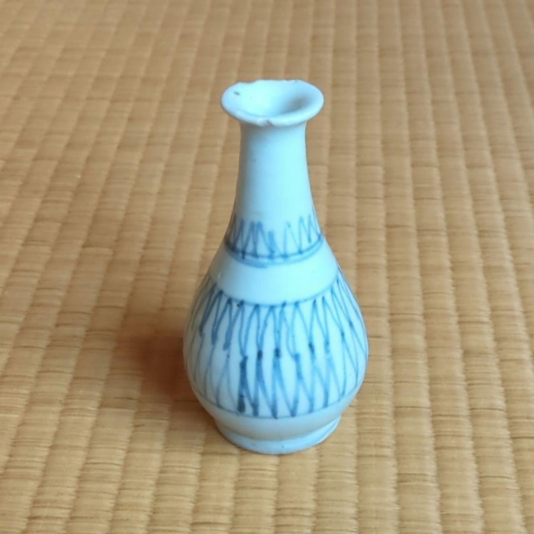 青いストライプ模様の陶器花瓶　骨董品　初期伊万里　徳利