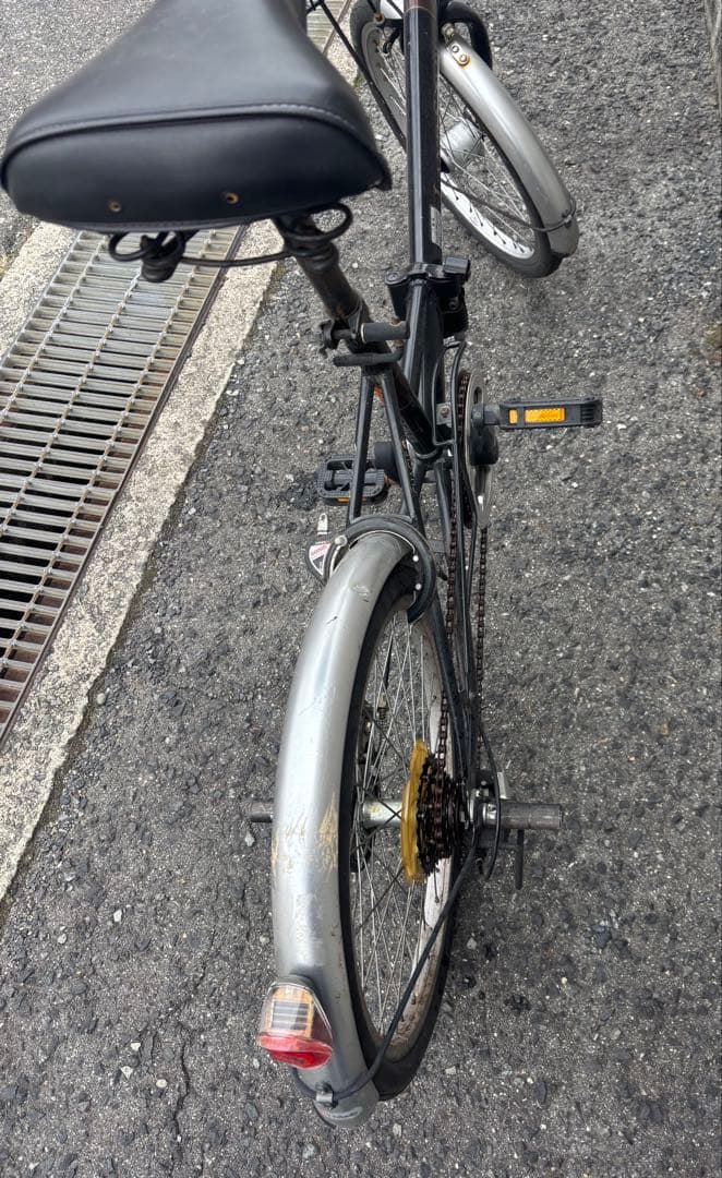 カゴ付き折りたたみ自転車　ノーパンクタイヤ仕様