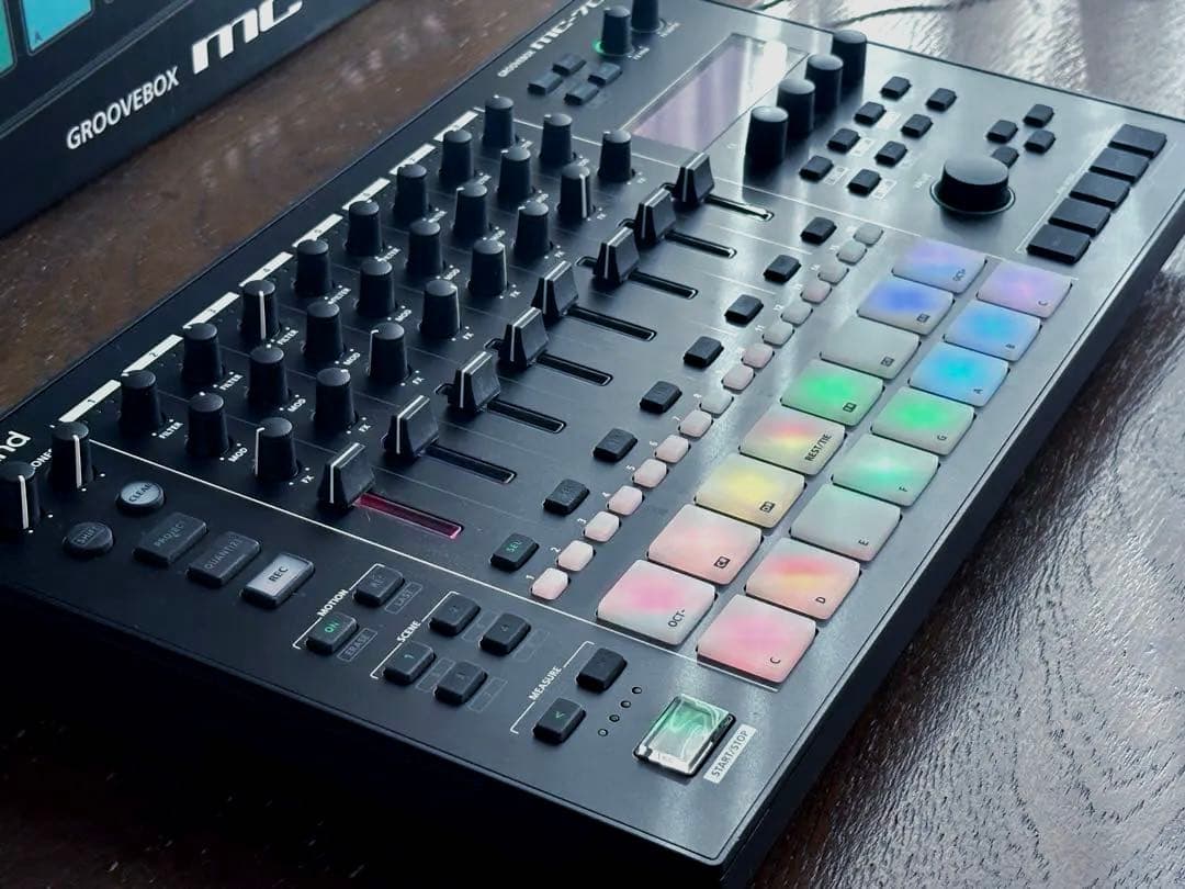 Roland MC-707 (Ver.1.82) SDカード付き