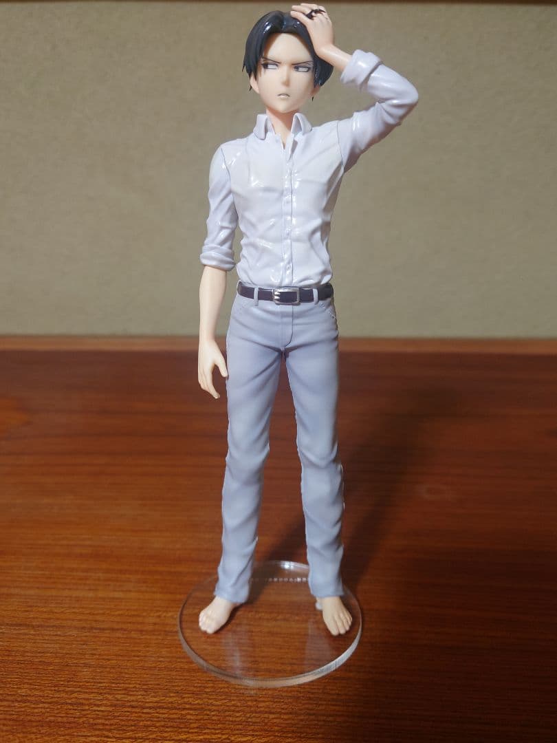 リヴァイ 進撃の巨人 1/8 完成品フィギュア アプリコットブロッサ