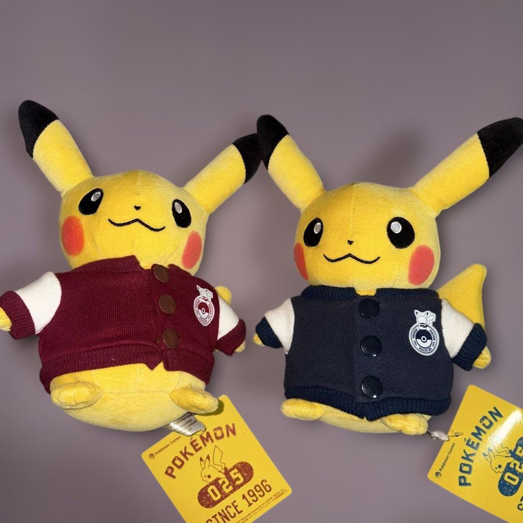 ポケモン ピカチュウ スタジャン カレッジロゴ ぬいぐるみ