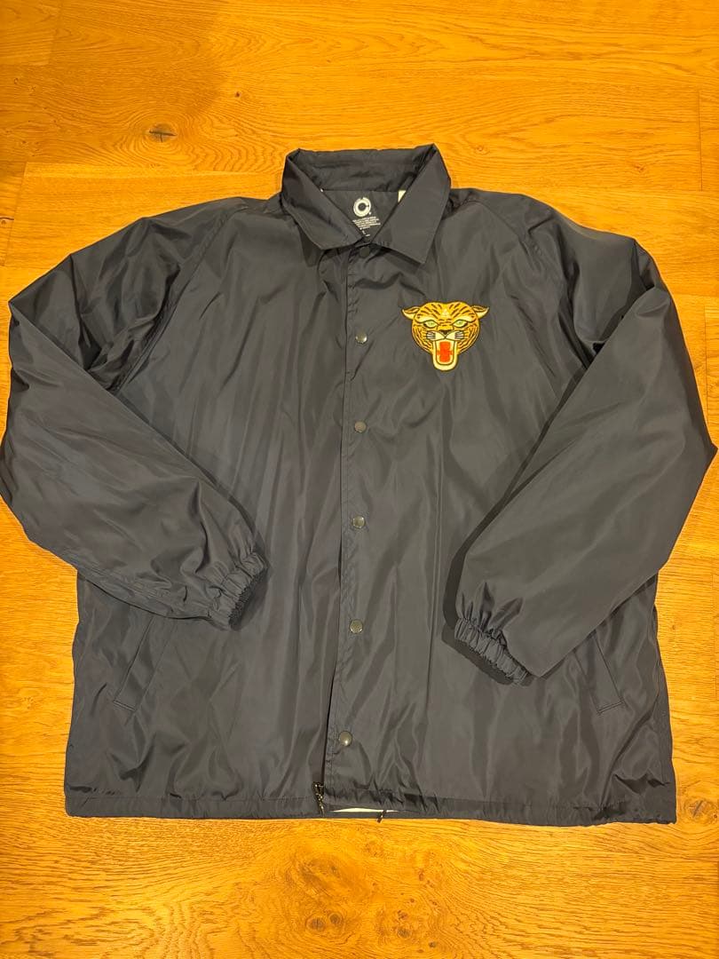 クローバル　虎刺繍入り ネイビーナイロンジャケット