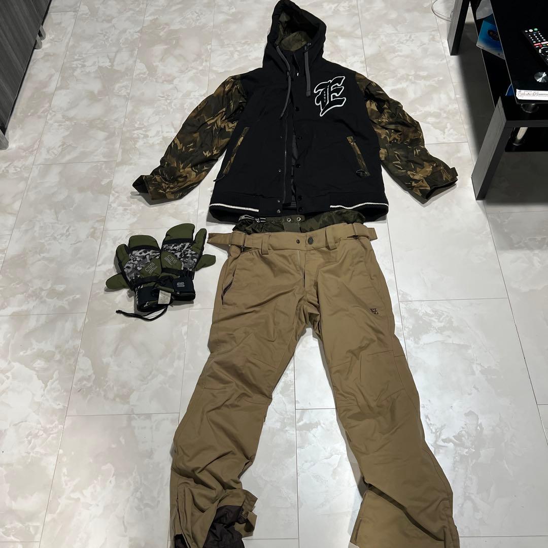 エスティボ　スノーボードフェア上下