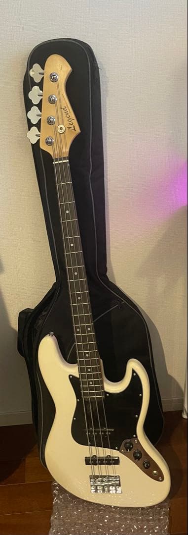 ベースギター（ケース•スタンド付き※2種類選べます）