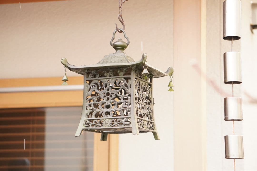 吊り灯籠　唐草紋　　アンティーク　雑貨　骨董　吊灯籠　灯り　照明　庭　インテリア